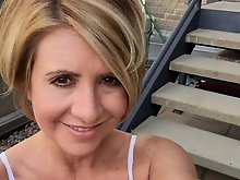 Mature whore likes a big boner