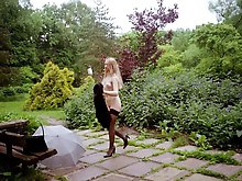 Mature bitch shows her skills