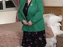British granny playing with her voluptous body