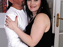 Curvy housewife foolibg around with her lover