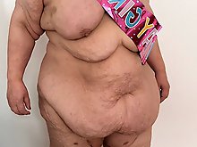 Aged tart is baring it all on pictures